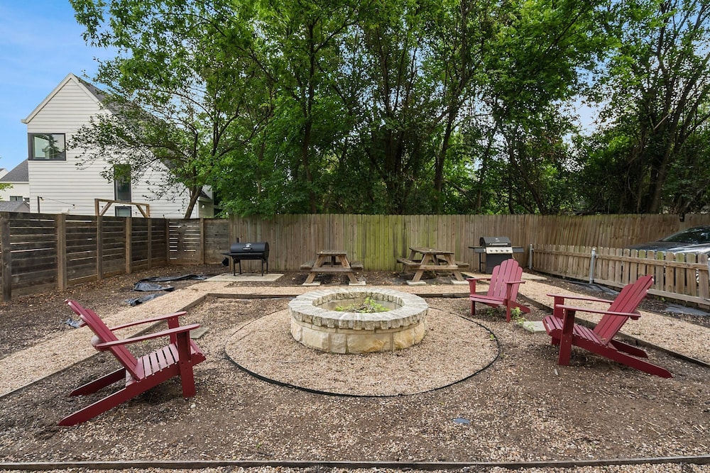 Stylish 1BR Zilker Evonify