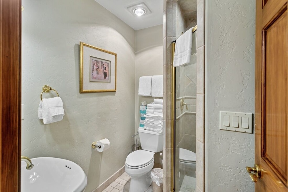 3135 Thistle - 7 Bedroom Private Home 7 Home