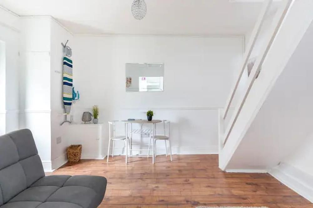 Cheerful Maisonette in the Heart of Orrell Park