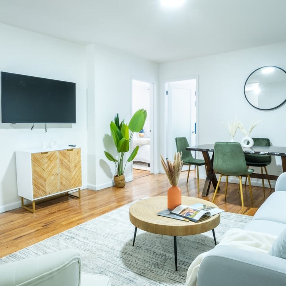 49-4a Prime Midtown Newly 2BR WD