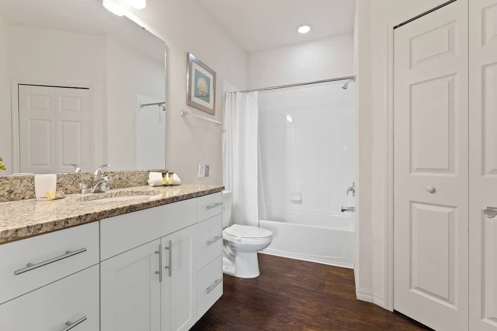 Kissimmee 4BR Townhouse: Perfect for Families!