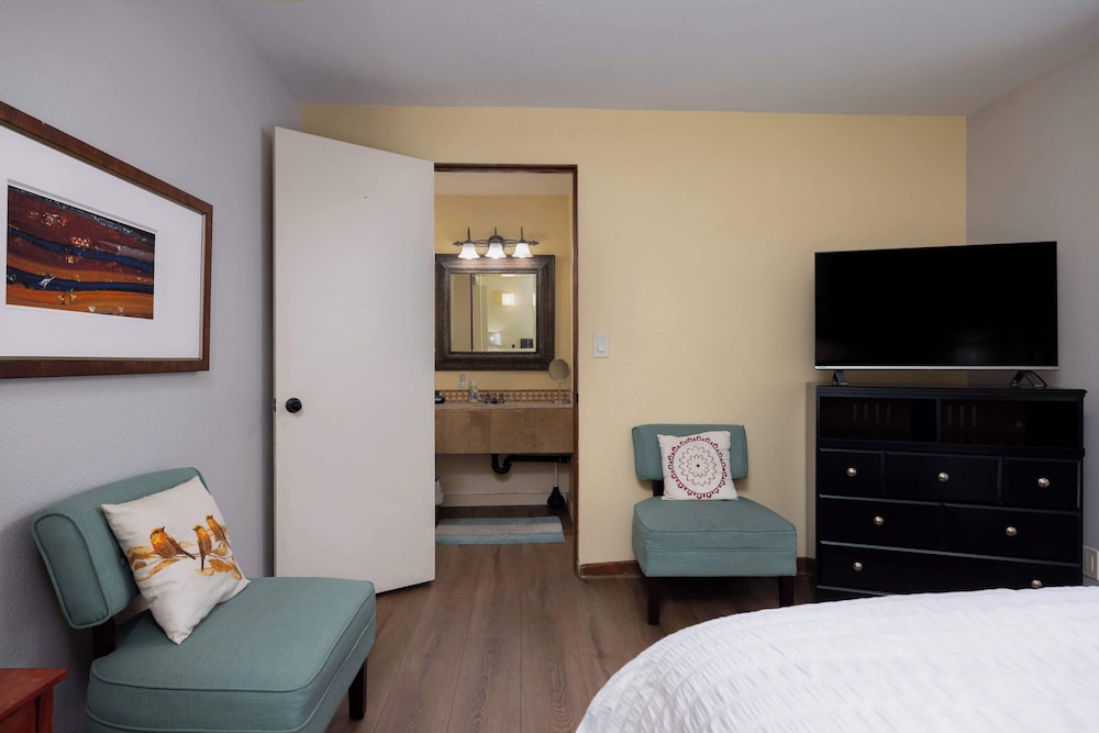 High Desert Retreat - For 4!