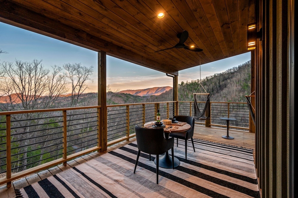 Reflections 1 Bedroom Cabin