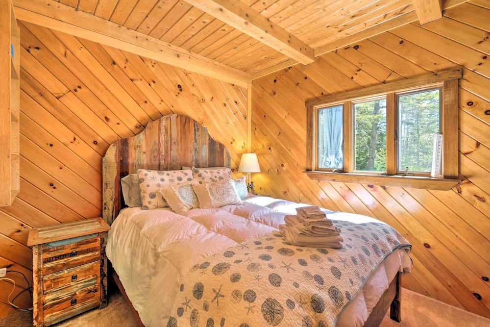 Boothbay Harbor Cabin w/ Spacious Deck & Yard!