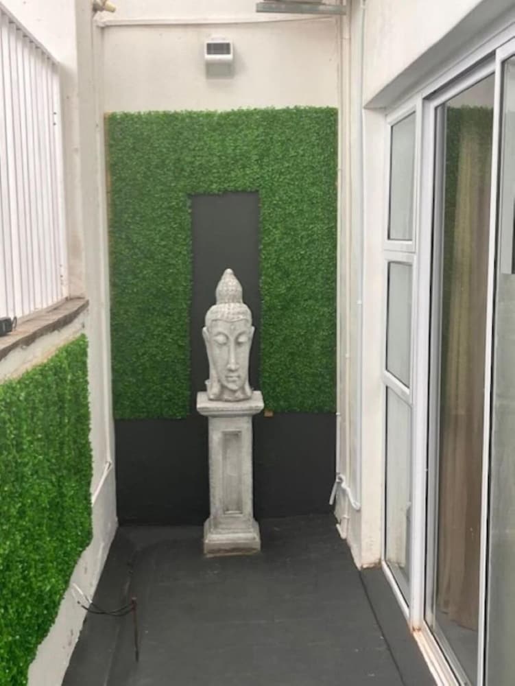 A Stunning Studio Zen