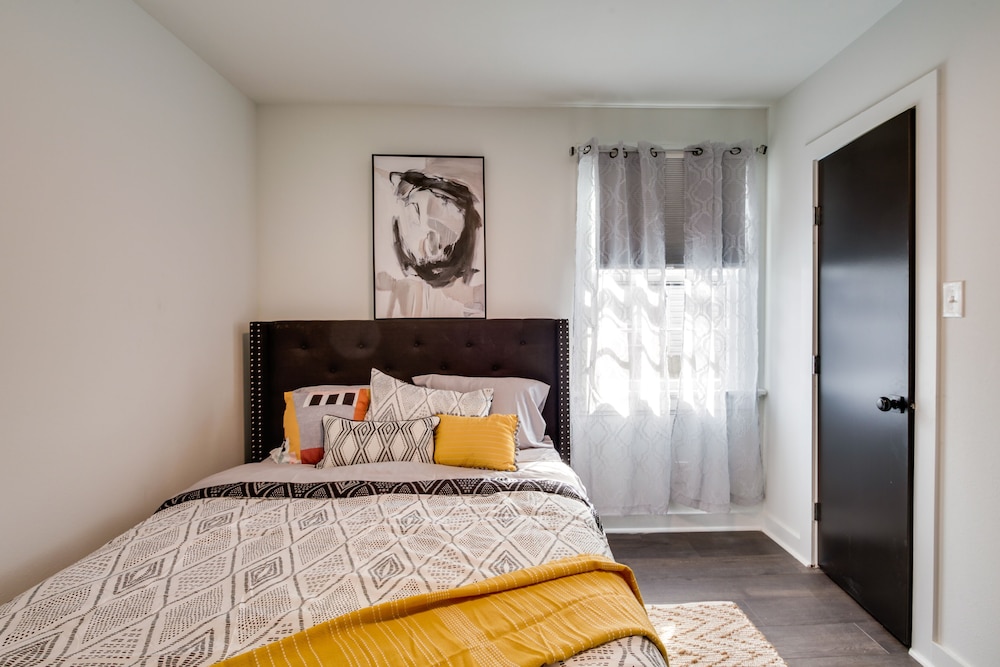 4 Mi to French Quarter: Walkable Apt w/ Yard