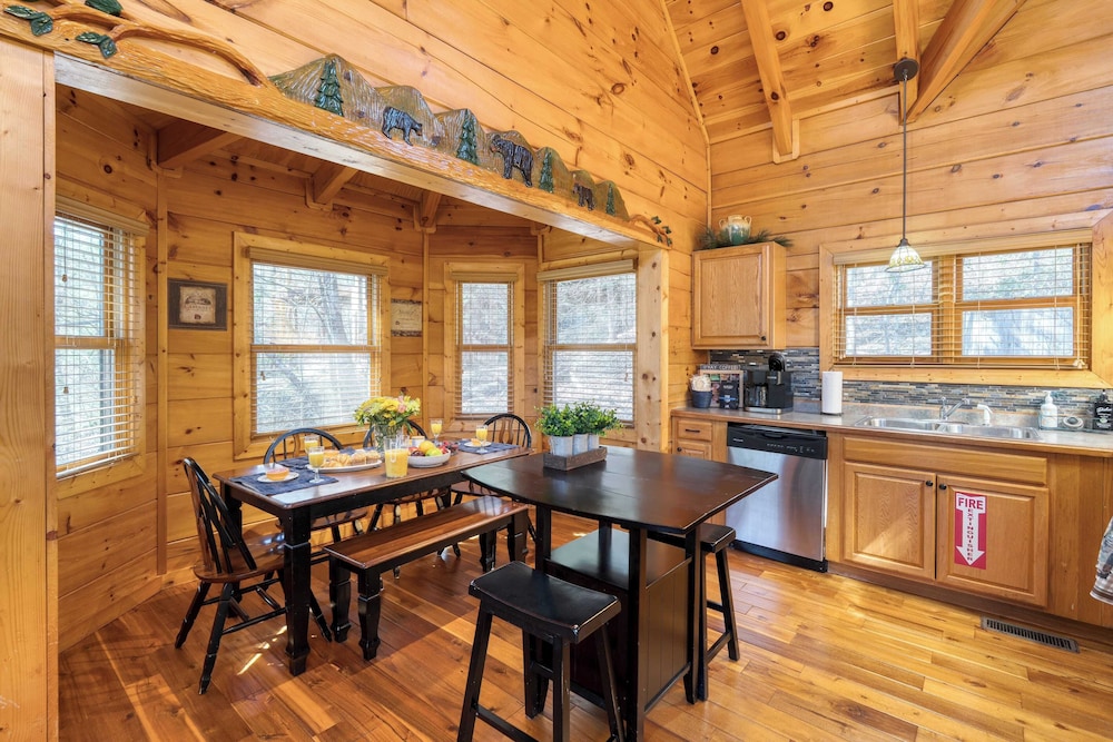 Hottub, Game Room, Forest Views, Near Gatlinburg Four Bears Lodge by Avantstay