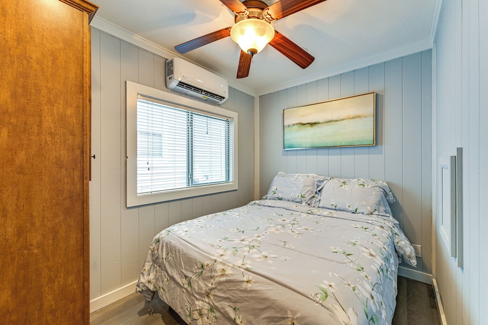Waterfront Living & Resort Perks! Lake Norman Stay