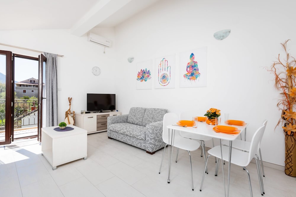 Apartments Miramar