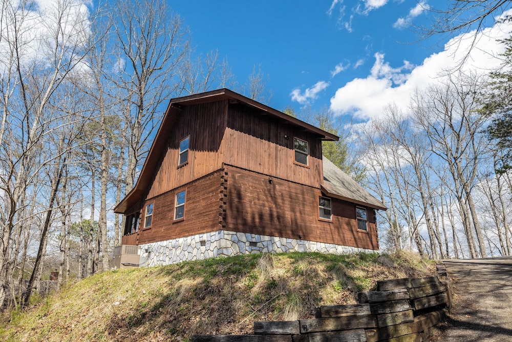 2 Cabins Porch w/ Hot Tub + Views, Game Room Dudley II & III by Avantstay