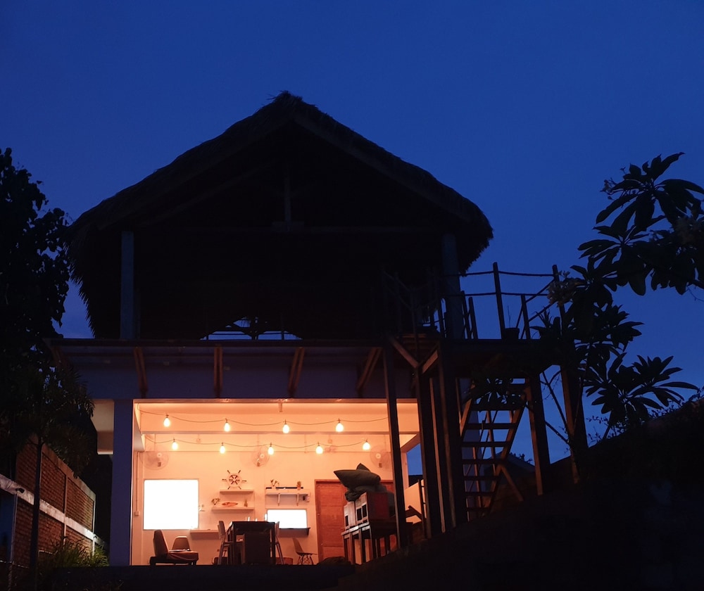 Charlies Shack Lombok