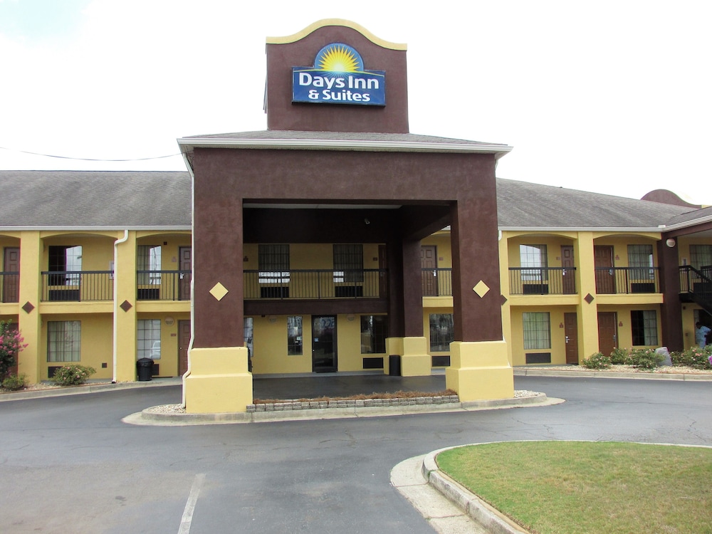 Days Inn  Suites by Wyndham Fort Valley - Property Image 12