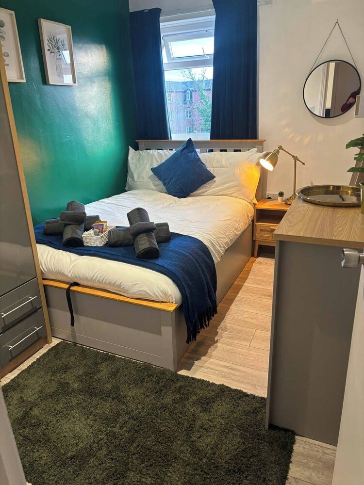 South Manchester 2-bed Apt With Ensuite, Sleeps 4