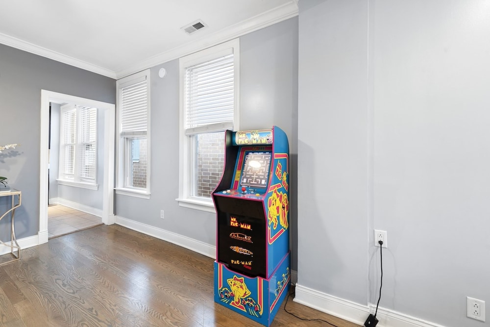 Stylish 2BR Urban Retreat in River West