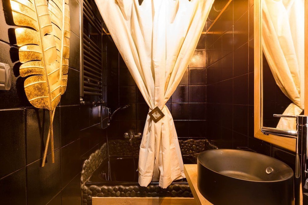 Pantheon Luxury Gold Apartment