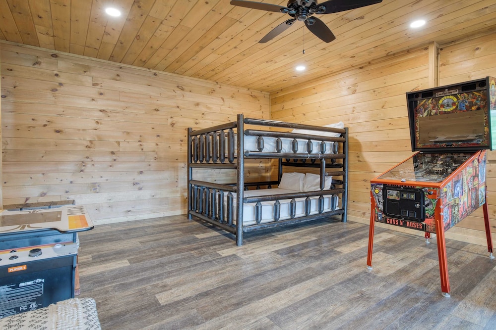 Lions Landing by Avantstay Sleeps 18 Hot Tub Game Room Views Near Pigeon Forge