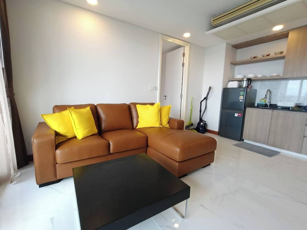 Luxury Large One Bedroom Seaview Serviced Apartment at Wongamat, Pattaya