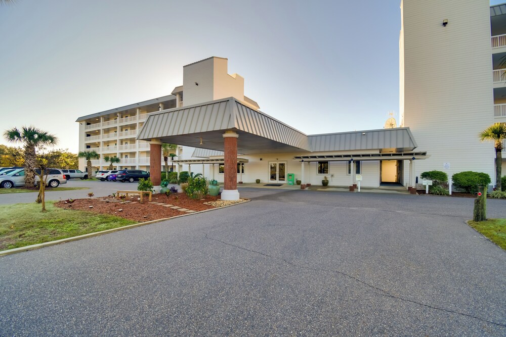 Beach & Pool Access: Gulf Shores Getaway!