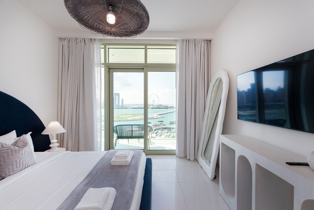 Stylish Emaar Beachfront 2BR w Beach Access