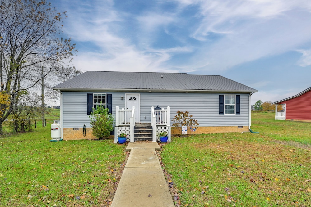 6 Mi to Mammoth Cave! Mtn-view Home w/ Fire Pit