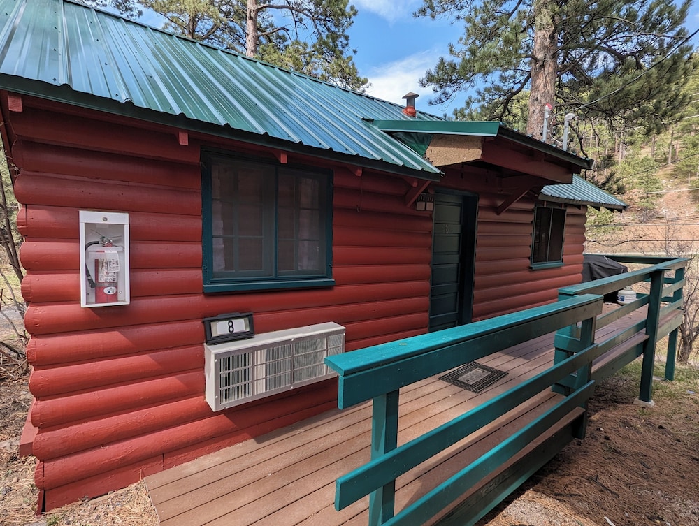 Ponderosa Pines Inn and Cabins