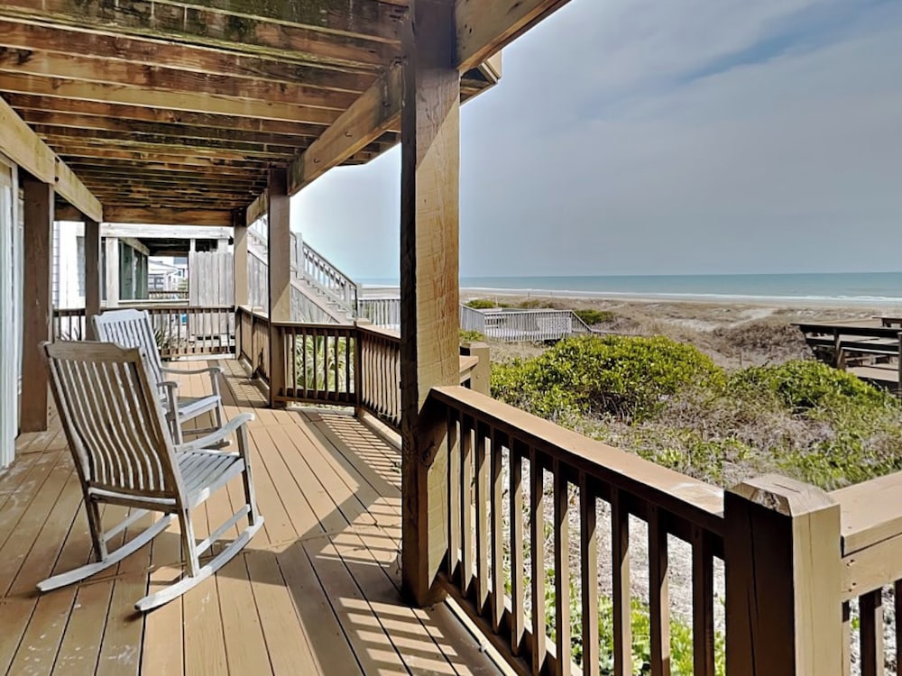 Barefoot Bungalow by Topsail Realty
