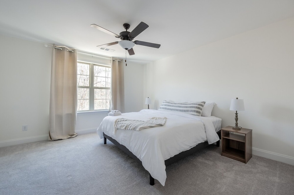 1 King 1 Queen 2 Double Garage Washer Dryer