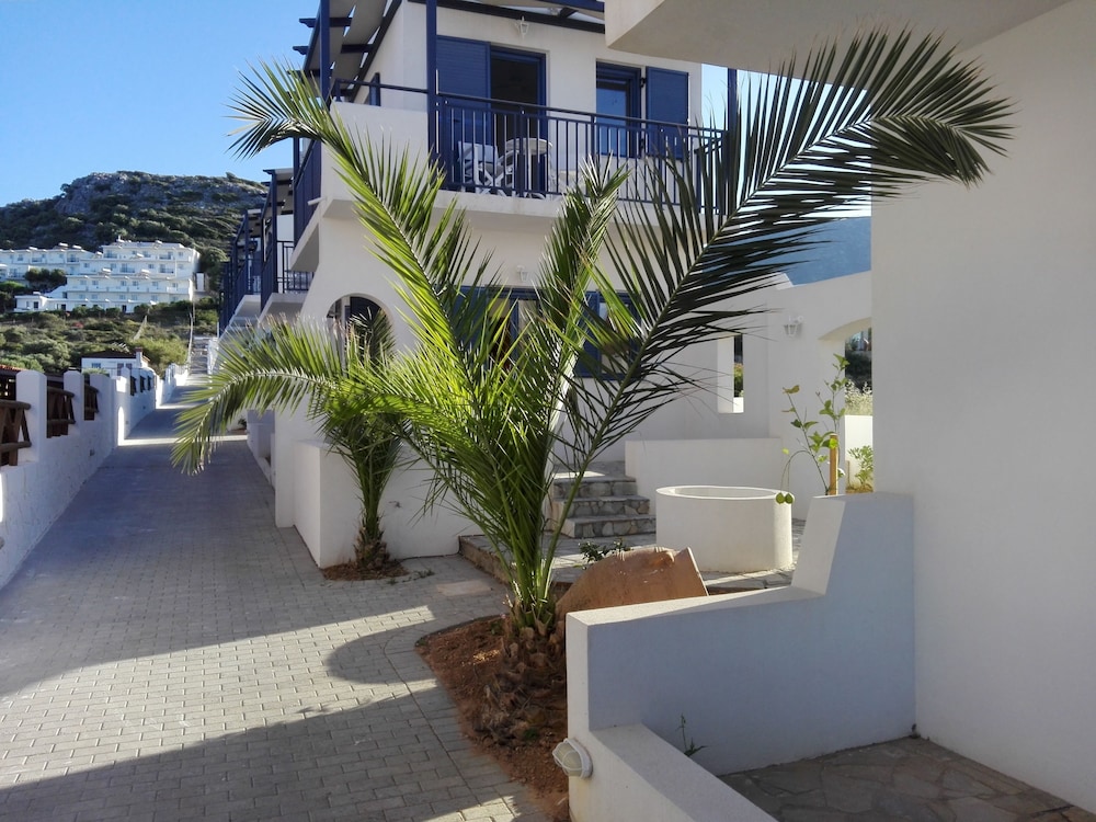 Okirroi Villas