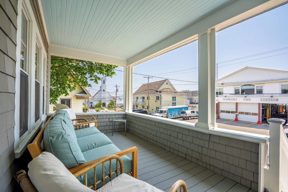 Steps to Beach & Downtown OGT - Screened in Porch