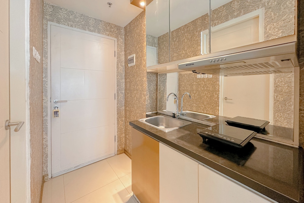 Studio Apartment With Access To Pakuwon Mall At Orchard Supermall Mansion