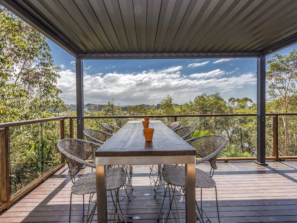 Hillcrest Retreat with River Views