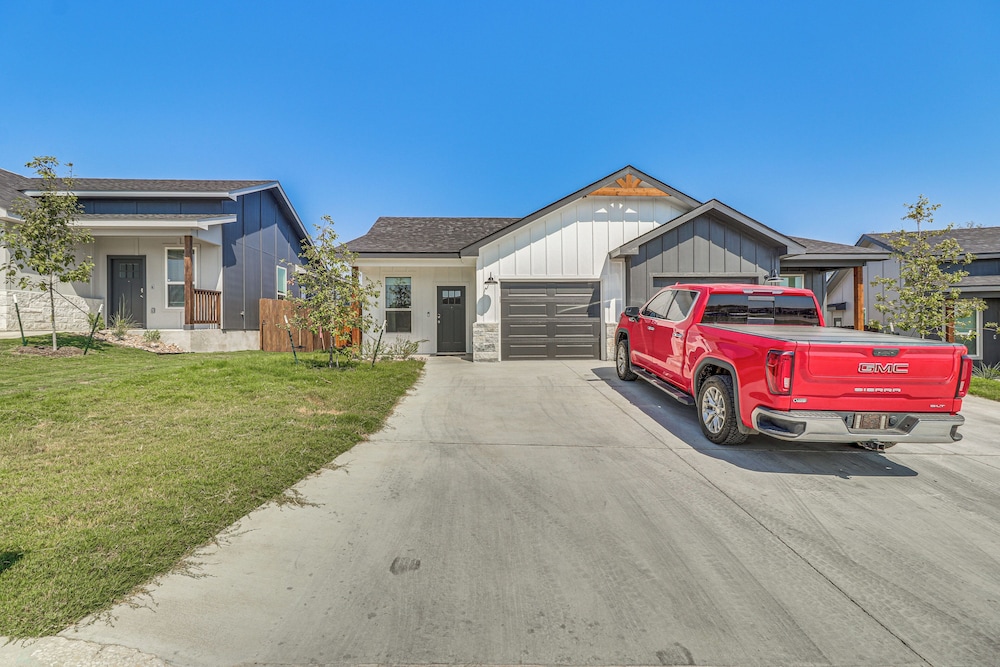 Newly Built Home: Close to Parks & Dining!