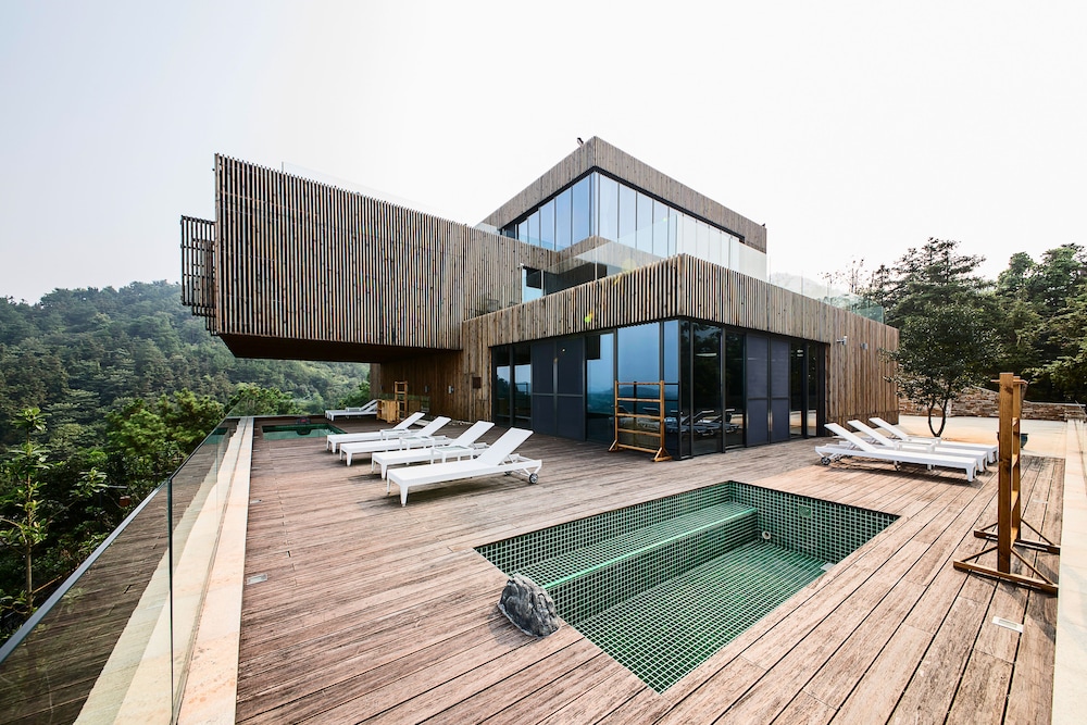 Meijie Mountain Hotspring Resort