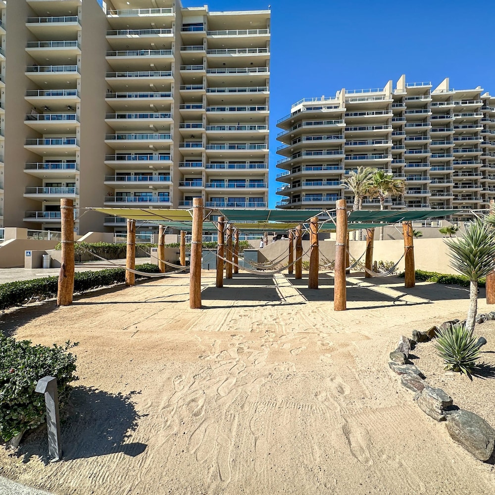 Luxury Ocean View Condo w Huge Deck