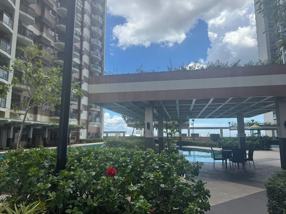 Manila Bay View - 1BR with balcony