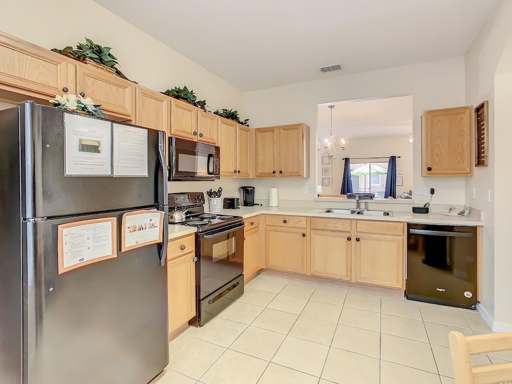 Spacious Regal Oaks Townhome by Disney