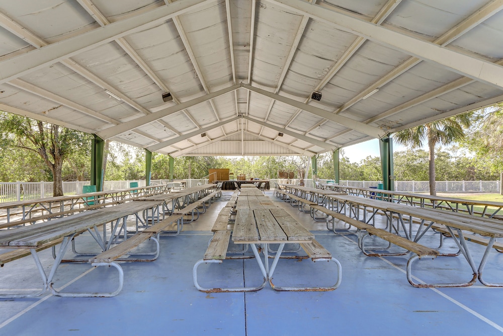3 Mi to Nokomis Beach: Resort Home in Florida