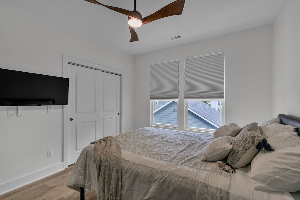 Brand-new 4br Unique Design Near Downtown Indy 4 Bedroom Home