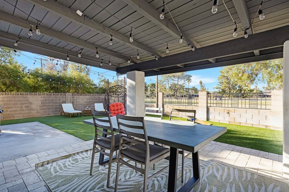 Huge Golf Course Home-free Heated Pool Theatre Gym