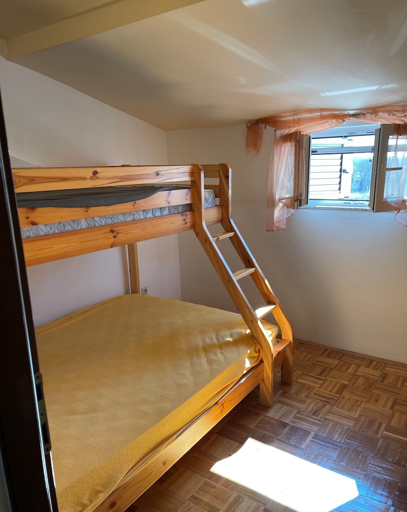 Beautiful 2-bed Apartment in Nin view 4
