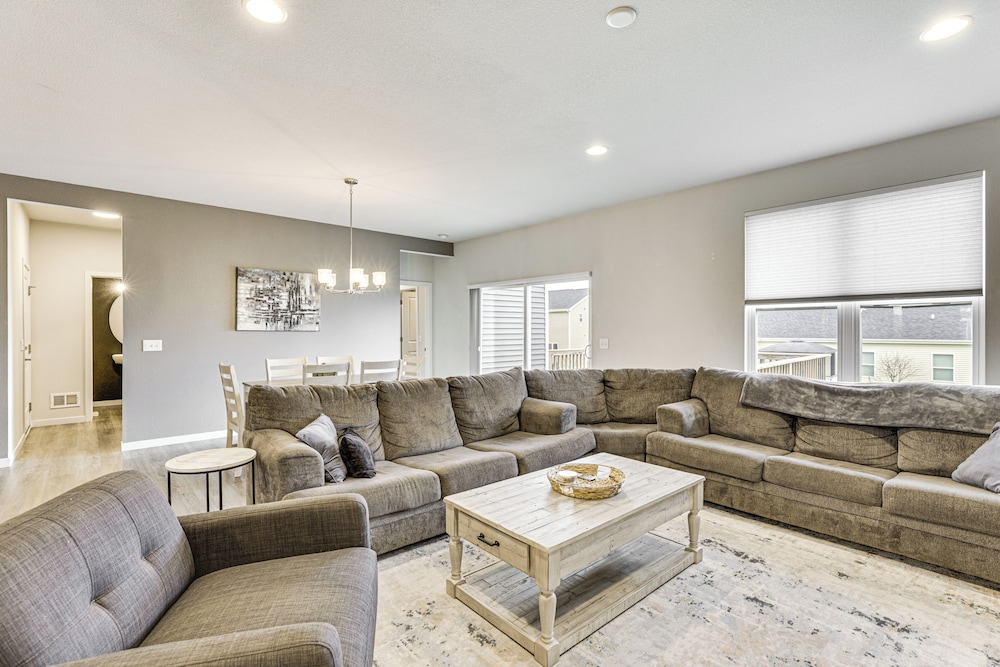 Spacious & Modern Home w/ Deck in Oregon!