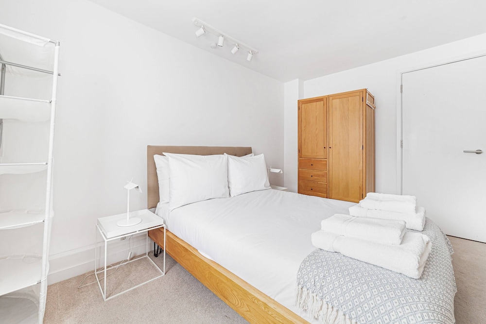 Bright Belgravia Apartment