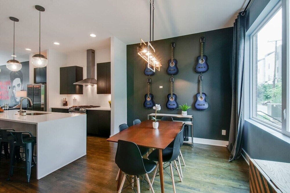 King Queen 2 Homes - 24 Beds City Views