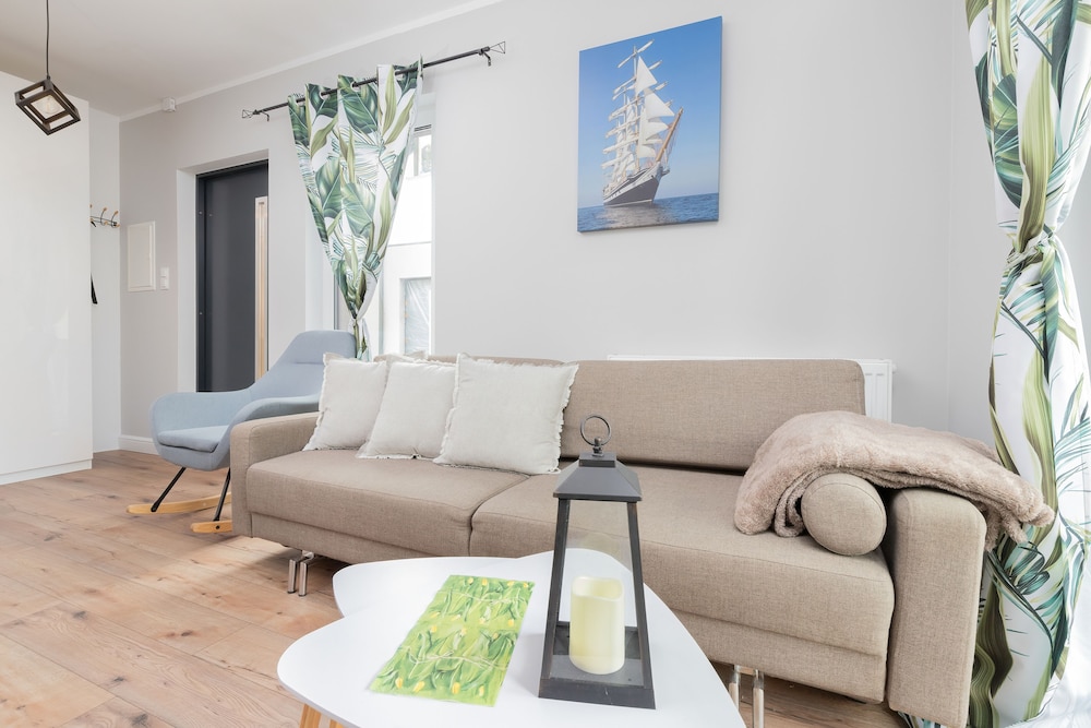 Coast Apartment With Terrace by Renters