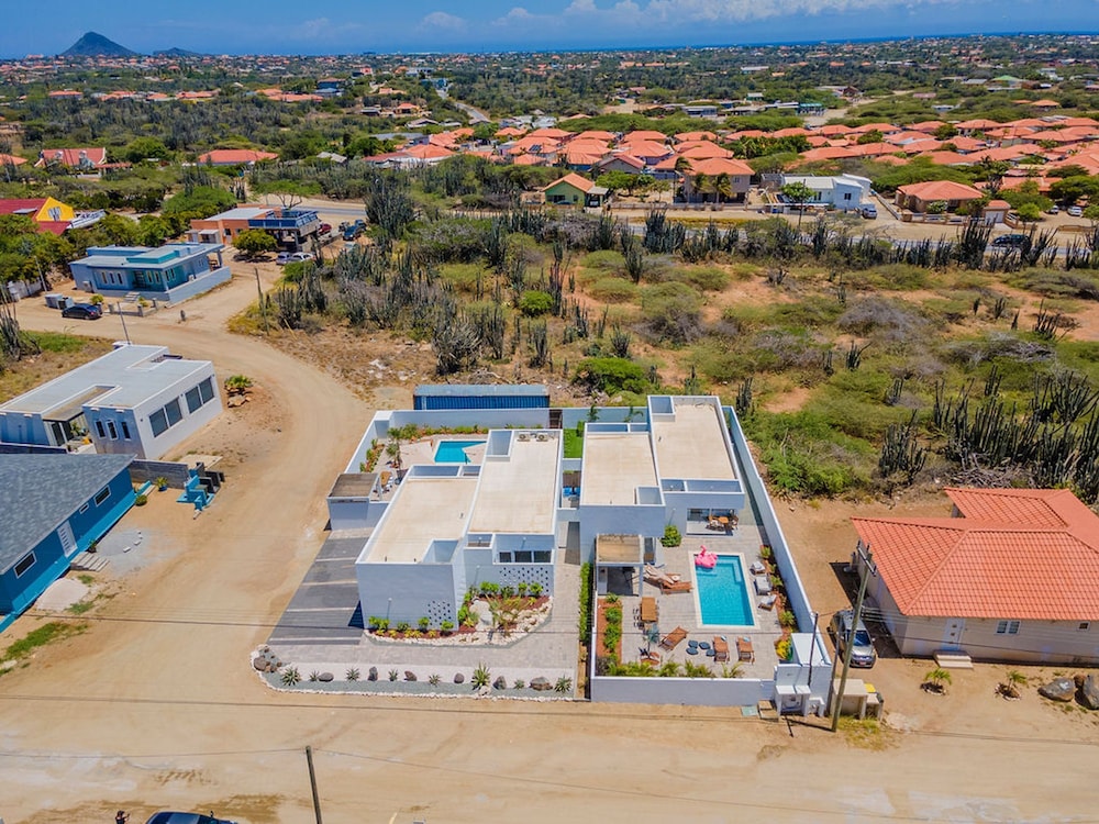 3BR 3BA Newly Built w Private Pool 5 min 2 Beach