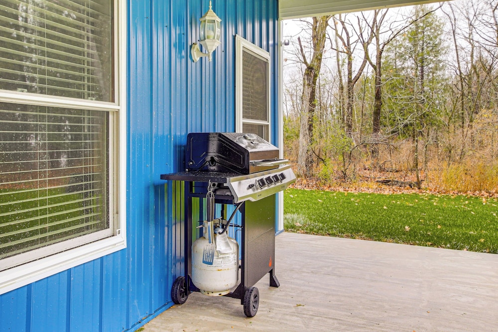 2 Mi to Lake Michigan: Home w/ Patio in Green Bay