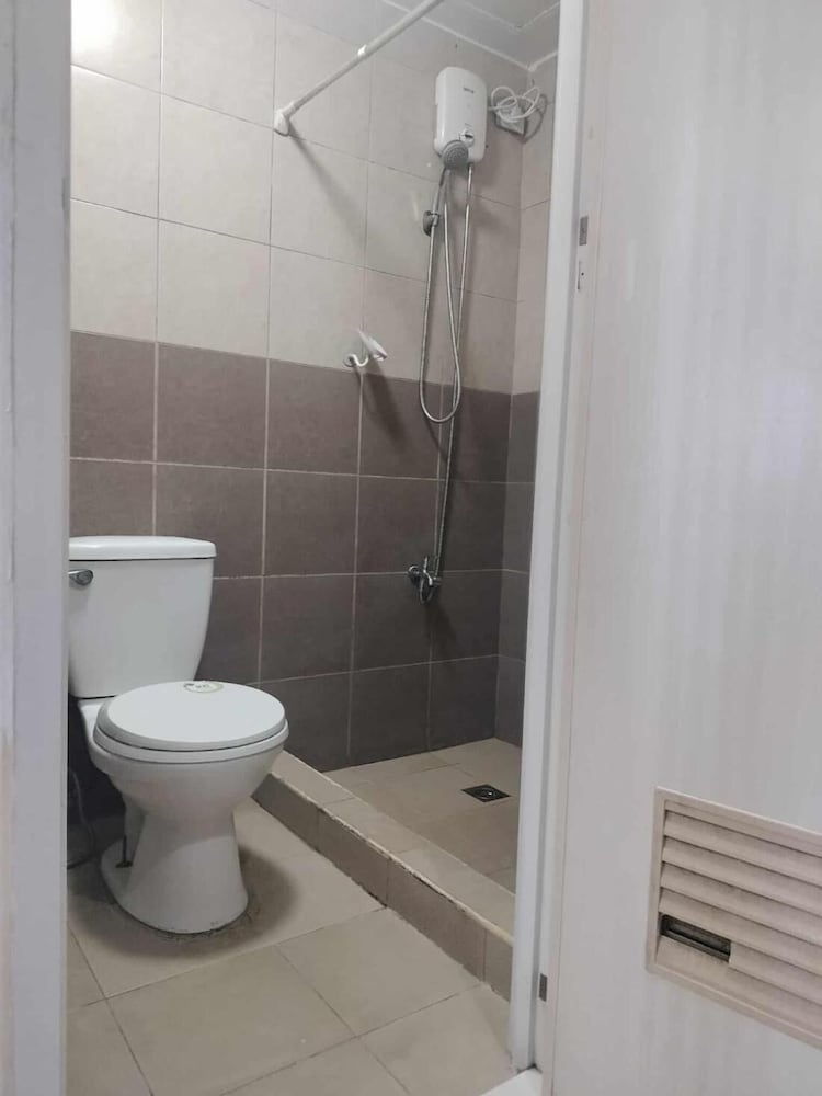 Luxurious Condo in Quezon City With Private Pool and City Views