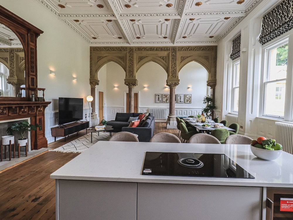 The Wilfred Suite Stone Cross Mansion