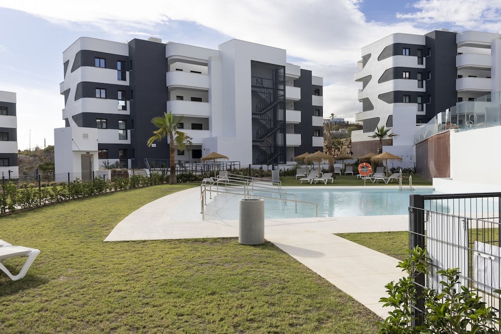 Elegant Luxury Suite With Terrace in Higueron
