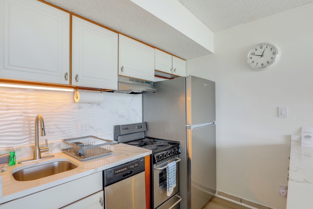 Walk to Myrtle Beach: Condo w/ Views & Pool Access